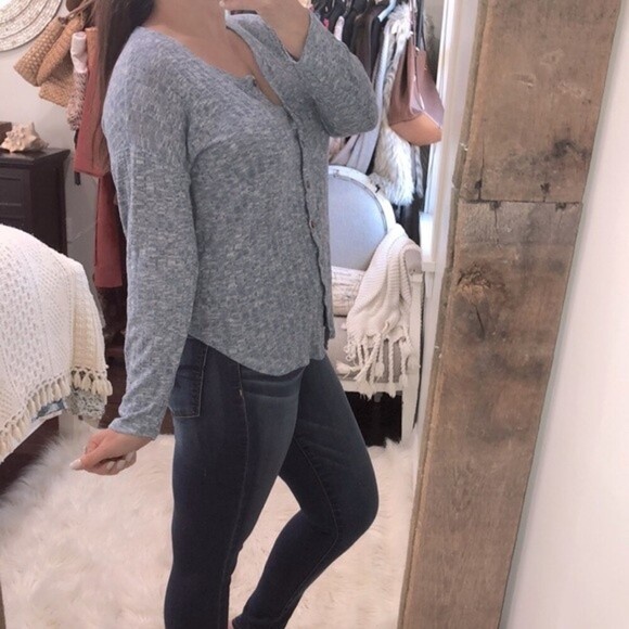 Alison Andrews small blue thermal long sleeve top - Picture 2 of 4